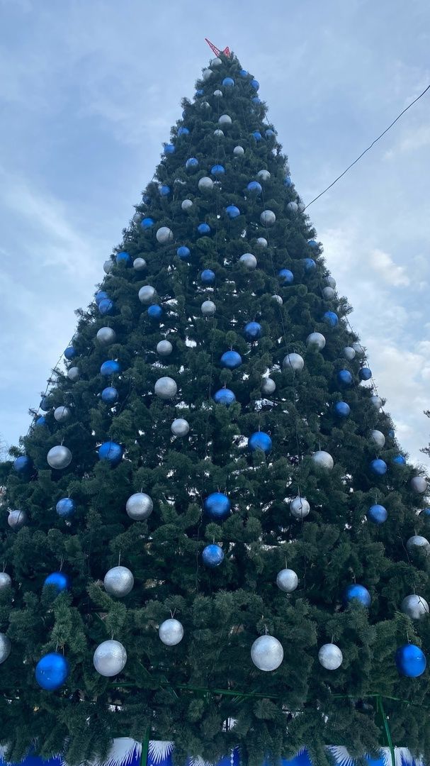 Советский район украсят четыре новогодние ёлки