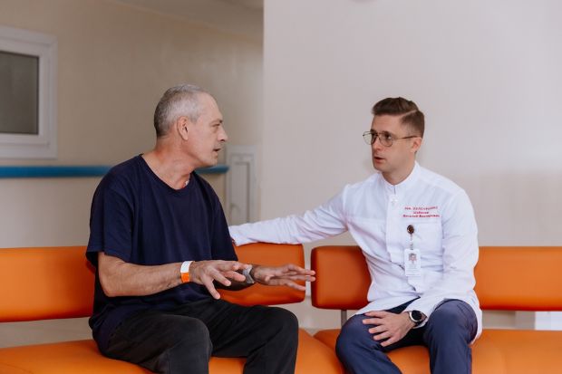 Хирурги Центра Мешалкина спасли мужчину с редчайшим синдромом Фабри