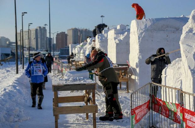 Конкурс снежной скульптуры завершится на фестивале снежных баб