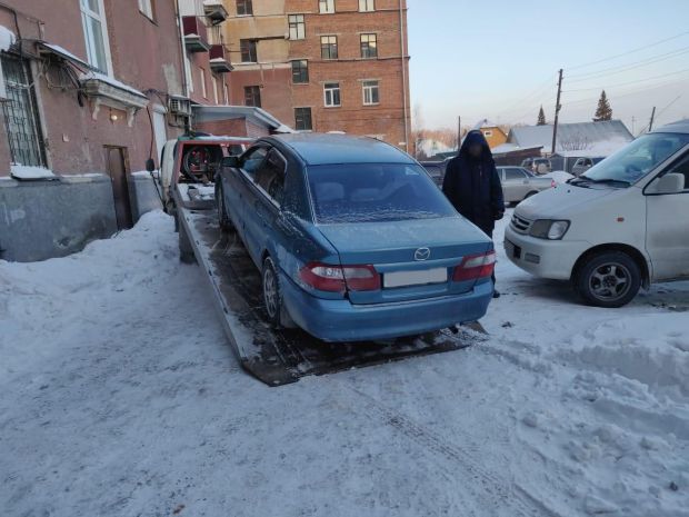 Жительница Новосибирска погасила долг после ареста ее машины