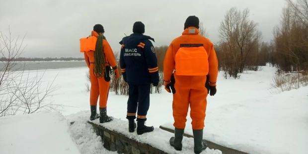 Пятерых школьников сняли со льда в Новосибирске