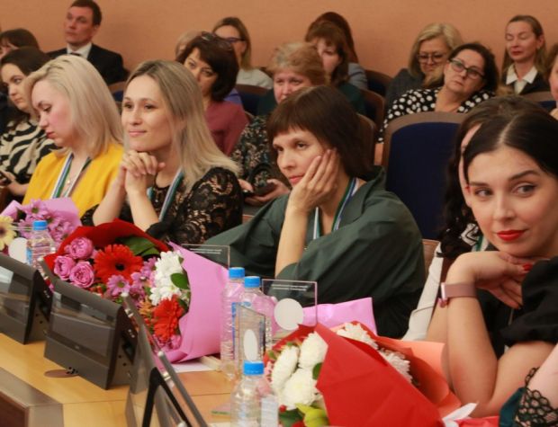 Победителей педагогических конкурсов наградили в мэрии Новосибирска