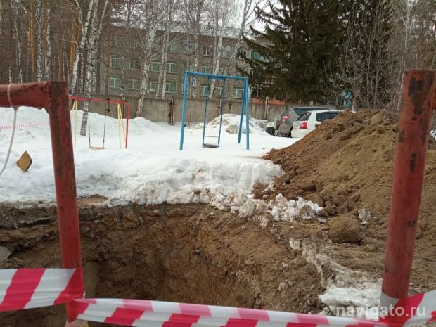Горводоканал проводит земляные работы в лесу на улице Иванова