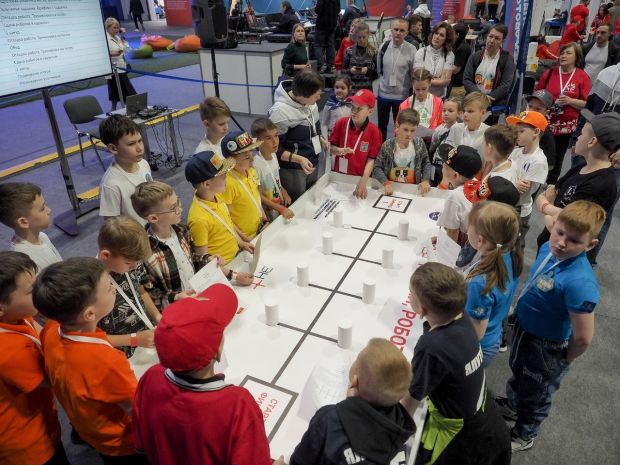 Дети из поселка Ложок взяли серебро на Национальном чемпионате по робототехнике