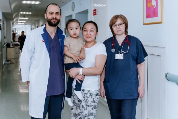 Самому юному пациенту Центра Мешалкина провели уникальную операцию