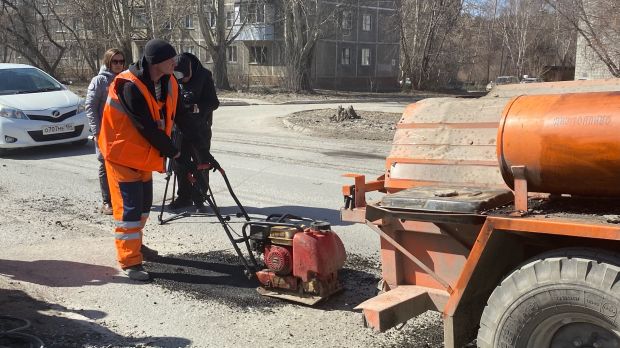 Губернатор потребовал соблюдать сроки ремонта дорог в Новосибирской области