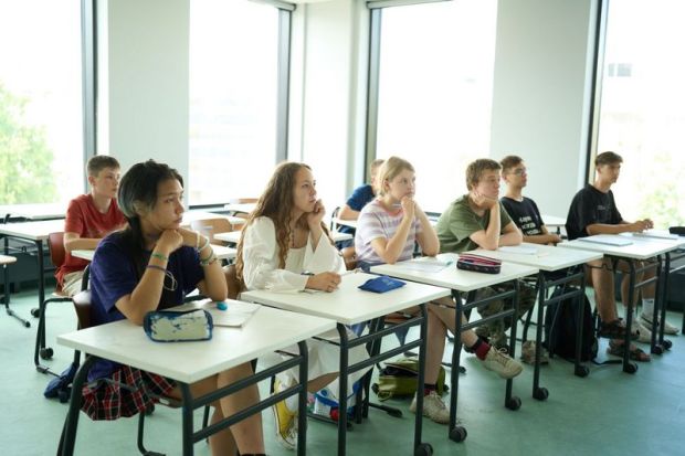 В физматшколе проходит летняя олимпиадная подготовка