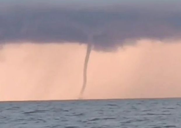 В Новосибирске засняли смерч на Обском водохранилище