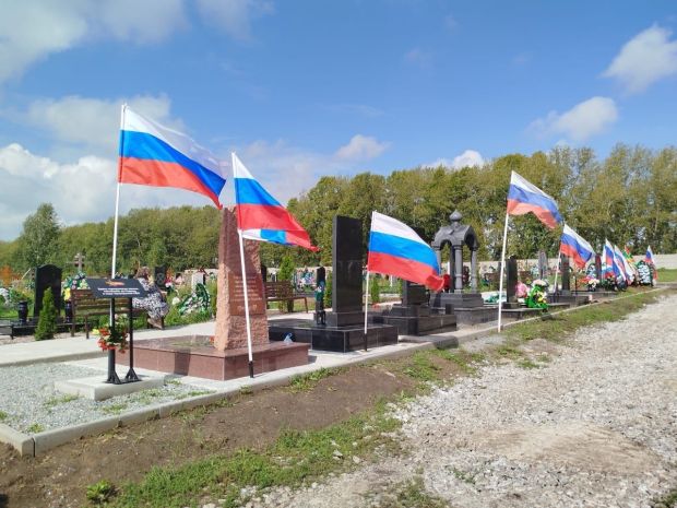 На Чемском кладбище открыли Аллею в память о погибших жителях ОбьГЭС