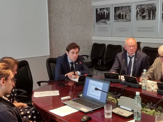 Александр Аксёненко обсудил с новосибирскими педагогами ЕГЭ и его альтернативы