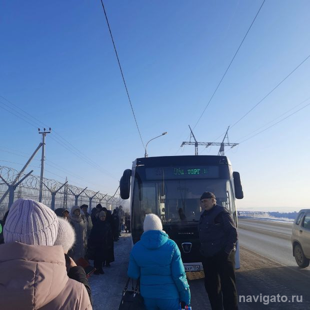 Неравнодушные водители помогли пассажирам сломавшегося автобуса