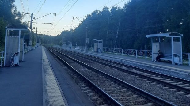 Попавший под поезд студент ВКИ пришел в себя в больнице