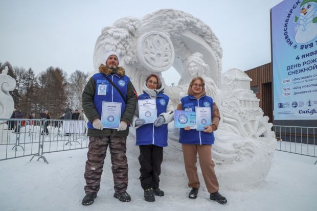 Команда из Новосибирска победила на фестивале снежных скульптур