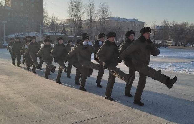 Центр образования №165 стал победителем среди школьных караулов на Посту № 1