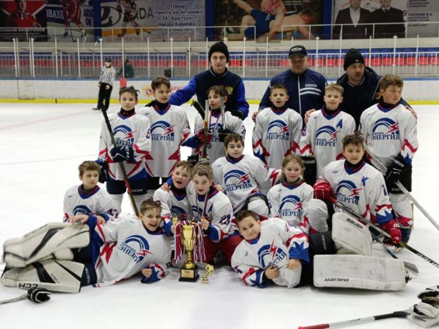 Восьмилетние хоккеисты сыграли на призы ХК «Кристалл»