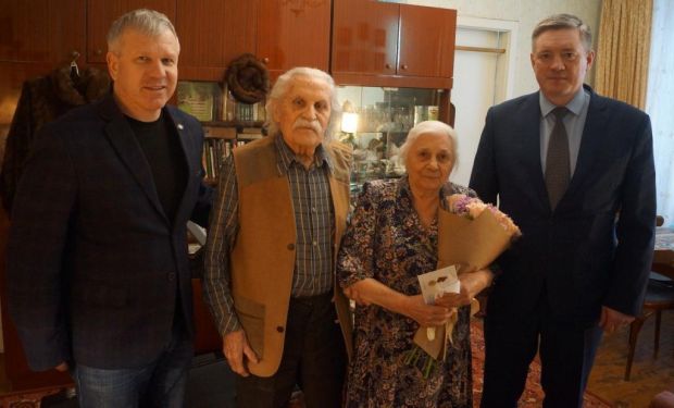 Первые медали к 80-летию Победы начали вручать в Советском районе