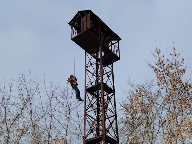 Как тренируются пожарные-десантники