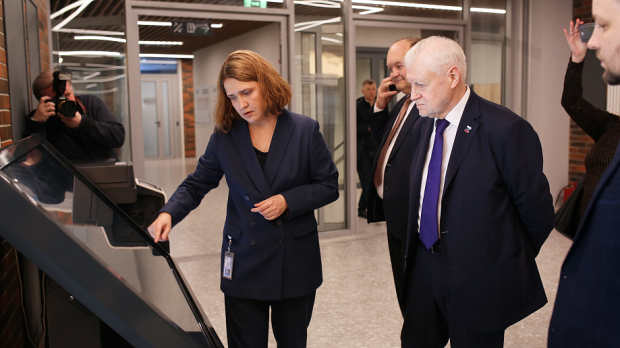 Депутат Госдумы Сергей Миронов посетил СУНЦ НГУ