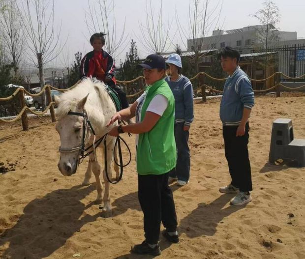 Новосибирские специалисты учили китайских детей верховой езде