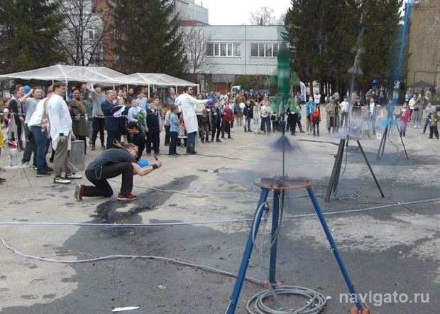 Над улицей Институтской взлетели ракеты