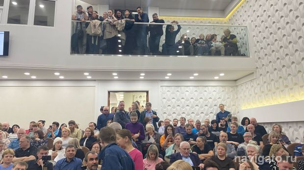 Конференц-зал не вместил участников публичных слушаний