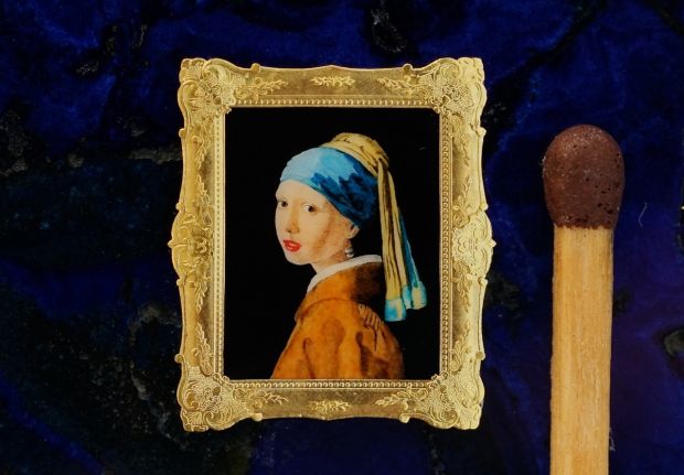 Микроминиатюрист из Академгородка создал микрокопию картины Яна Вермеера