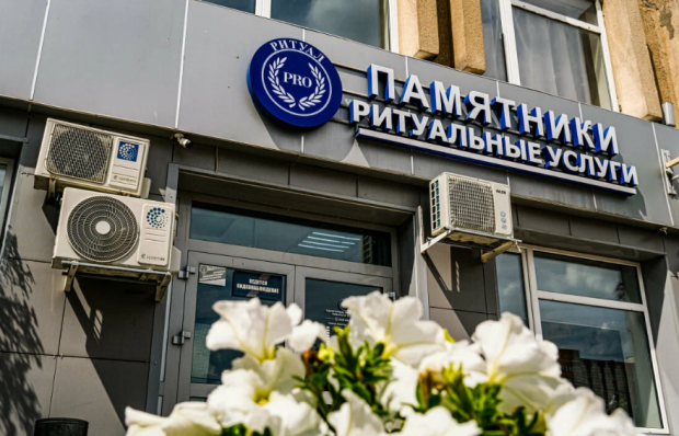 От чего зависит стоимость памятника на могилу: от эконом до премиум вариантов