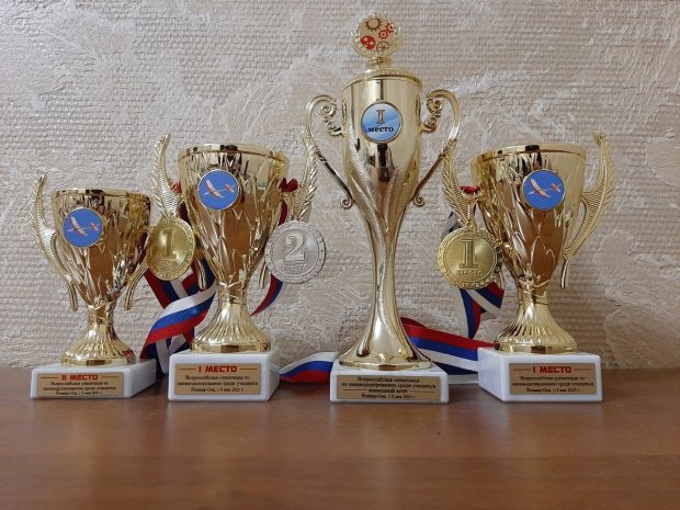 КЮТовцы привезли кубки и дипломы с олимпиады по авиамоделированию