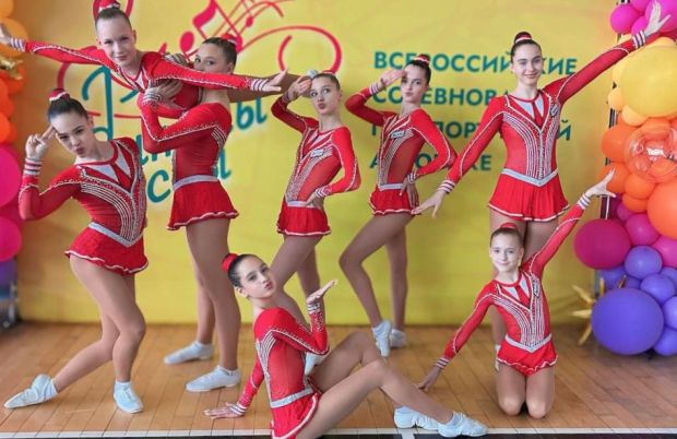 Аэробистки из «Энергии» успешно выступили в Томске