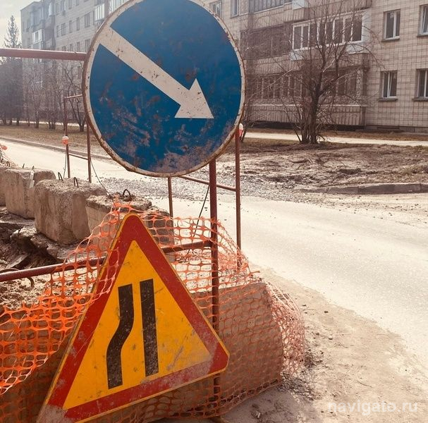 Проезжая часть улицы Приморской сужается на один метр