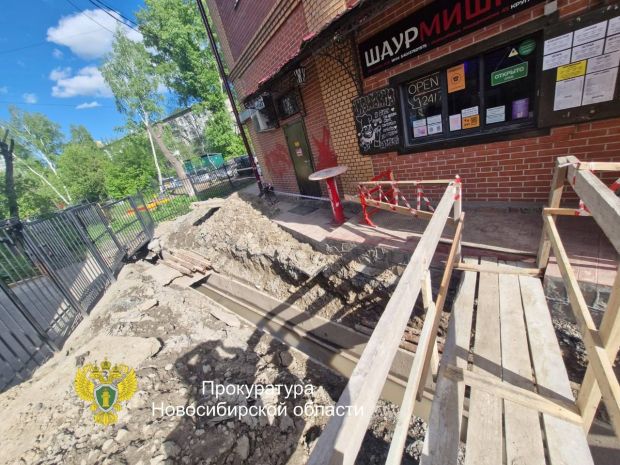 Подросток погиб, упав в неогороженную траншею в Новосибирске