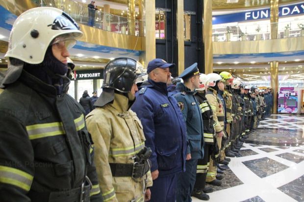 В соревнованиях газодымозащитников победили пожарные из Академгородка