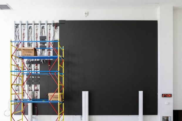 LED-экраны с диагональю почти 9 метров установили в поточных аудиториях НГУ