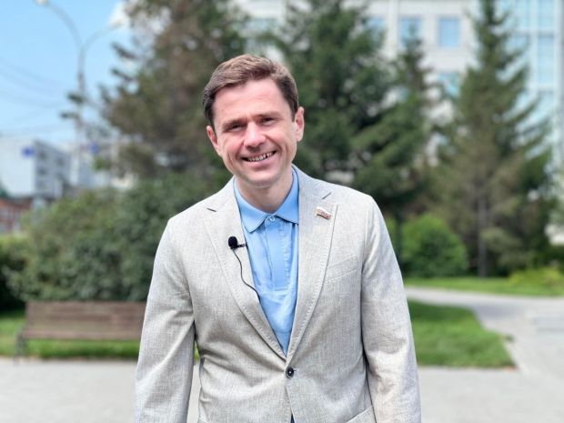 Депутат Госдумы Александр Аксененко поздравляет с Днём семьи, любви и верности