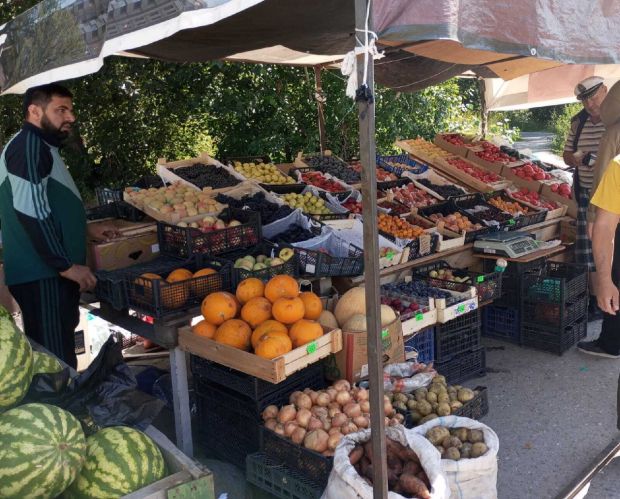 Почти полтонны овощей и фруктов изъяли у торговцев в Советском районе