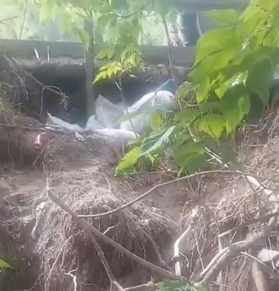 В микрорайоне Правые Чёмы размыло откос земляного полотна