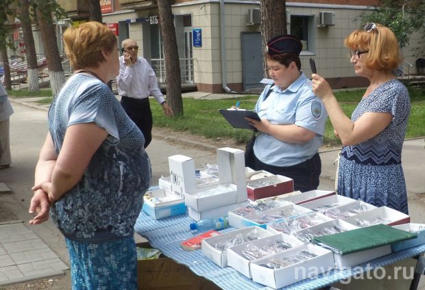 Новосибирцев просят ответить на вопросы об уличной торговле