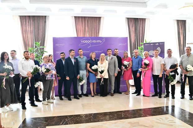 Почетных доноров наградили в Новосибирске