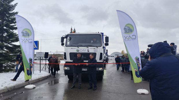 Пять новых спецмашин приобрели для вывоза мусора в Новосибирске