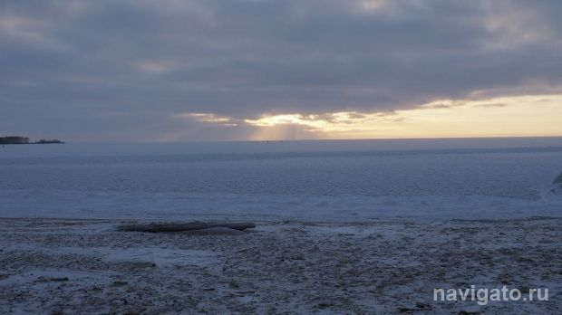 13 рыбаков сняли с оторвавшейся льдины спасатели