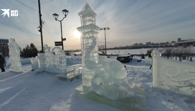 Чем удивляет ледовый городок на набережной