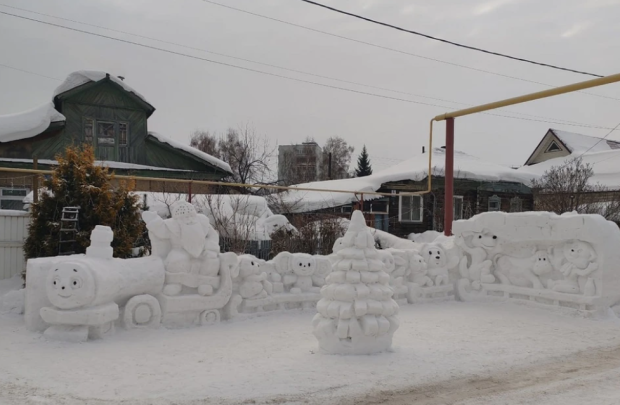 Жители Шлюза вновь удивили новосибирцев снежными скульптурами