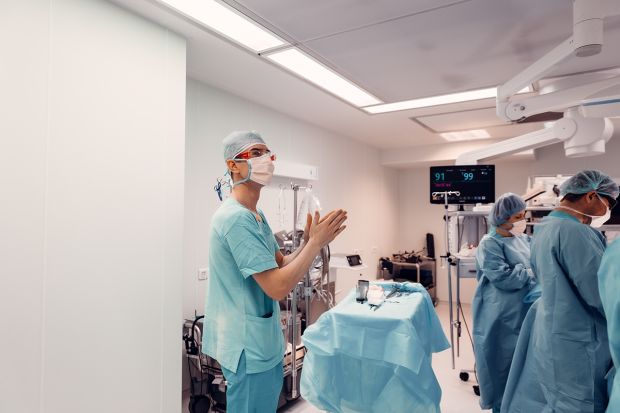 В Центре Мешалкина женщине прооперировали единственную почку