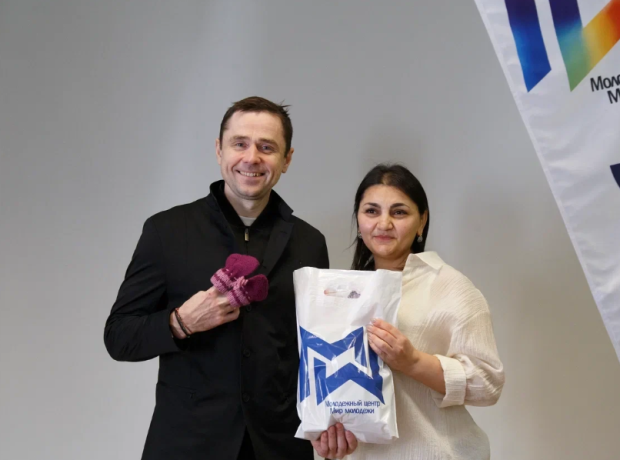 Волонтеры из Академгородка вяжут носочки для недоношенных детей