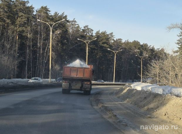 За зиму из Советского района вывезли в два раза больше снега, чем год назад
