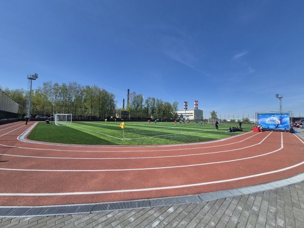 В микрорайоне ОбьГЭС открыли футбольное поле