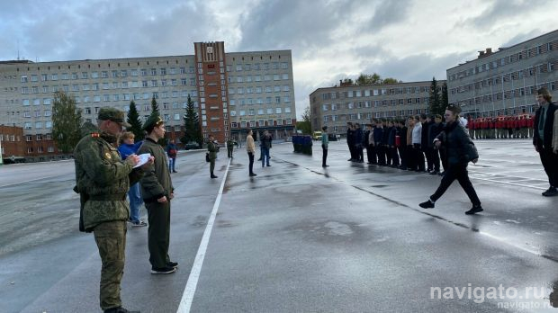 300 мальчишек и девчонок из трудотрядов сыграли в «Зарницу» в НВВКУ