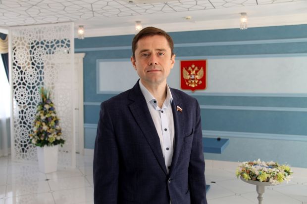 Александр Аксёненко поздравляет с Днём семьи, любви и верности