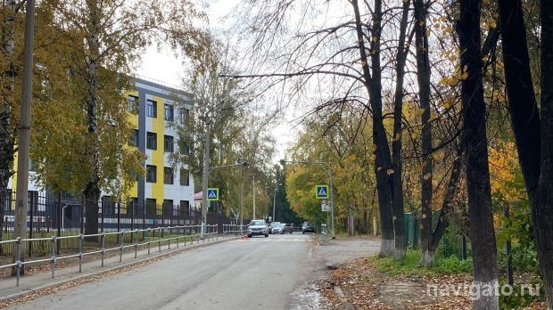 Около школ и детских садов обновили разметку и освещение