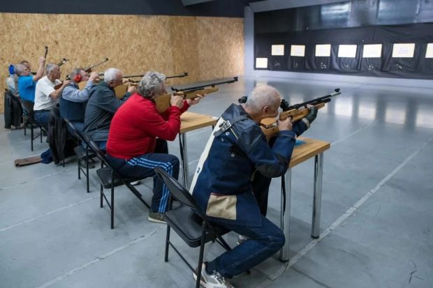 Ветераны Советского района состязались в меткости на спортивном фестивале